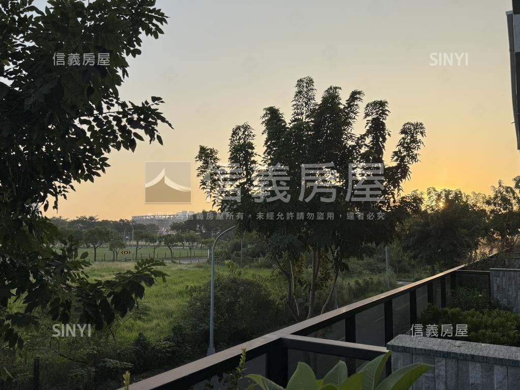 新市鎮橋頭車庫美透天房屋室內格局與周邊環境