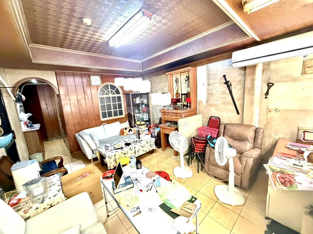 赤峰商圈★稀有公寓二樓房屋室內格局與周邊環境