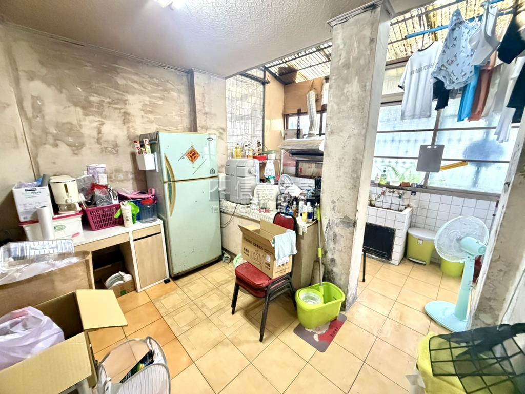 赤峰商圈★稀有公寓二樓房屋室內格局與周邊環境