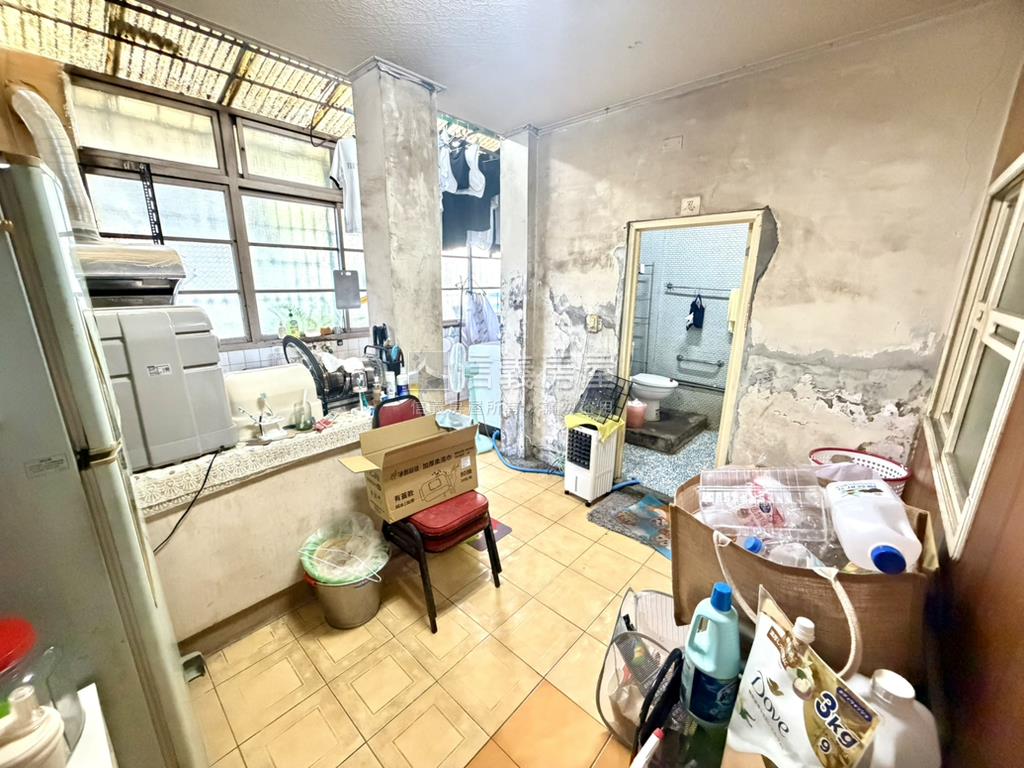 赤峰商圈★稀有公寓二樓房屋室內格局與周邊環境