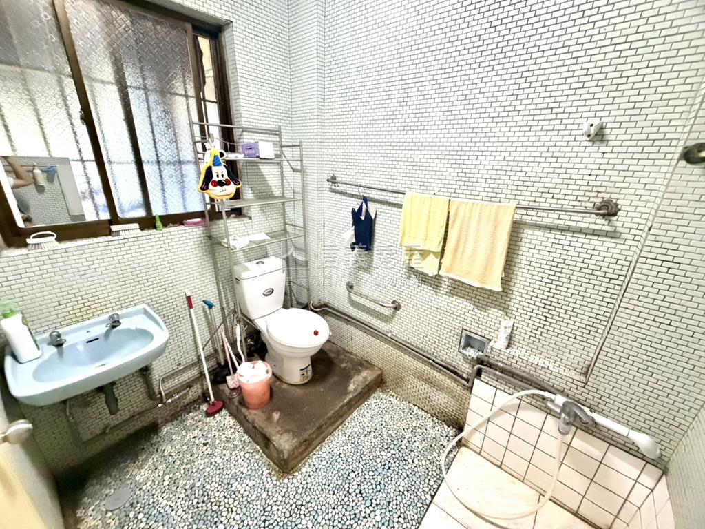 赤峰商圈★稀有公寓二樓房屋室內格局與周邊環境