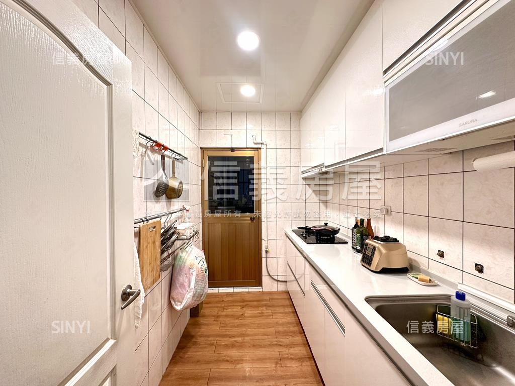 清水灣優美大空間坡平車位房屋室內格局與周邊環境