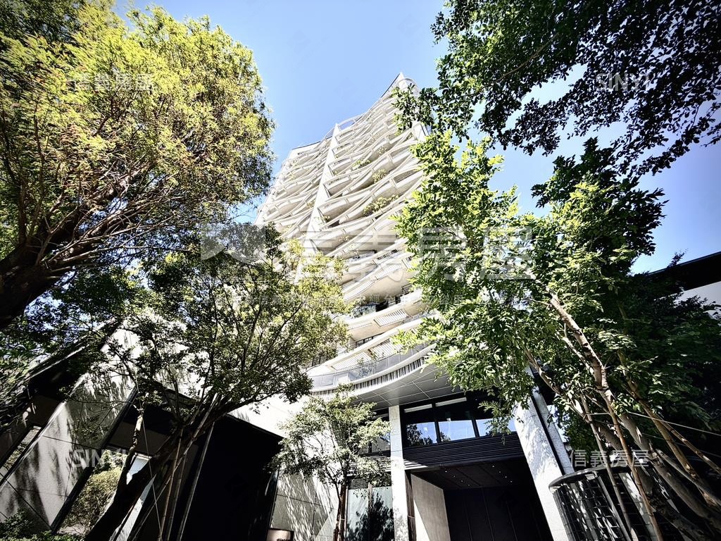 專任寶璽高第高質感朝南戶房屋室內格局與周邊環境