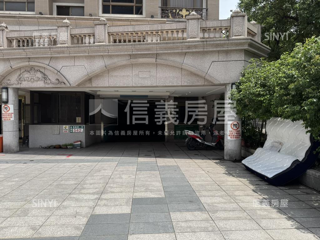 捷運御景３房車位房屋室內格局與周邊環境