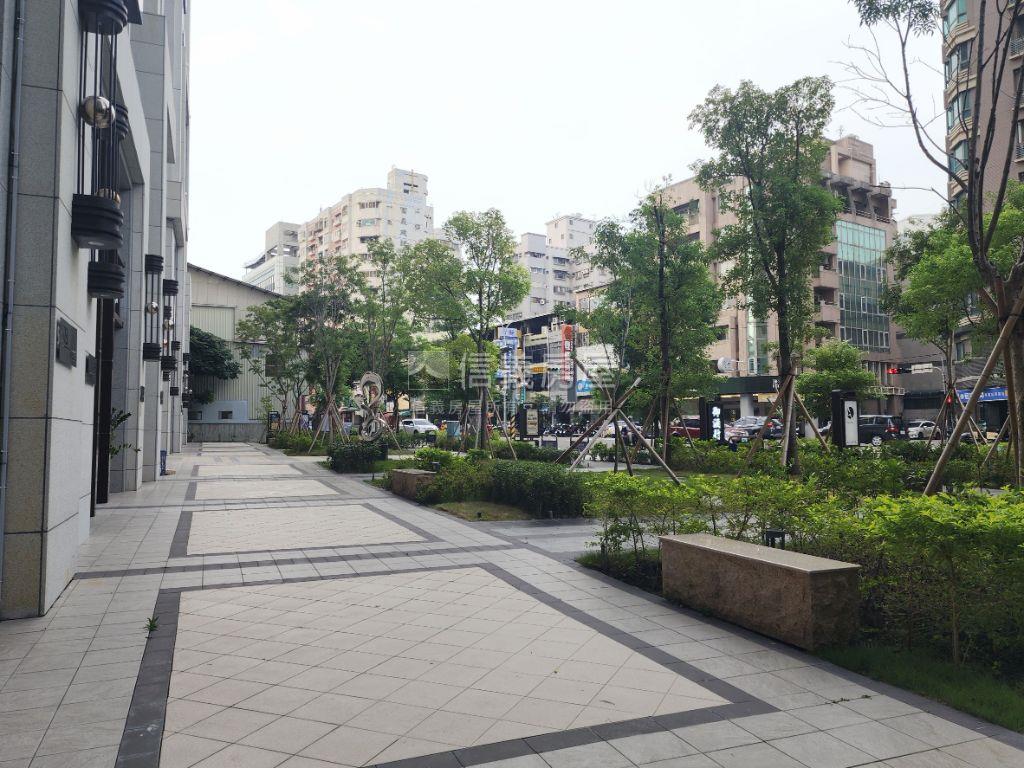 皇普莊園兩房平車全新裝潢房屋室內格局與周邊環境