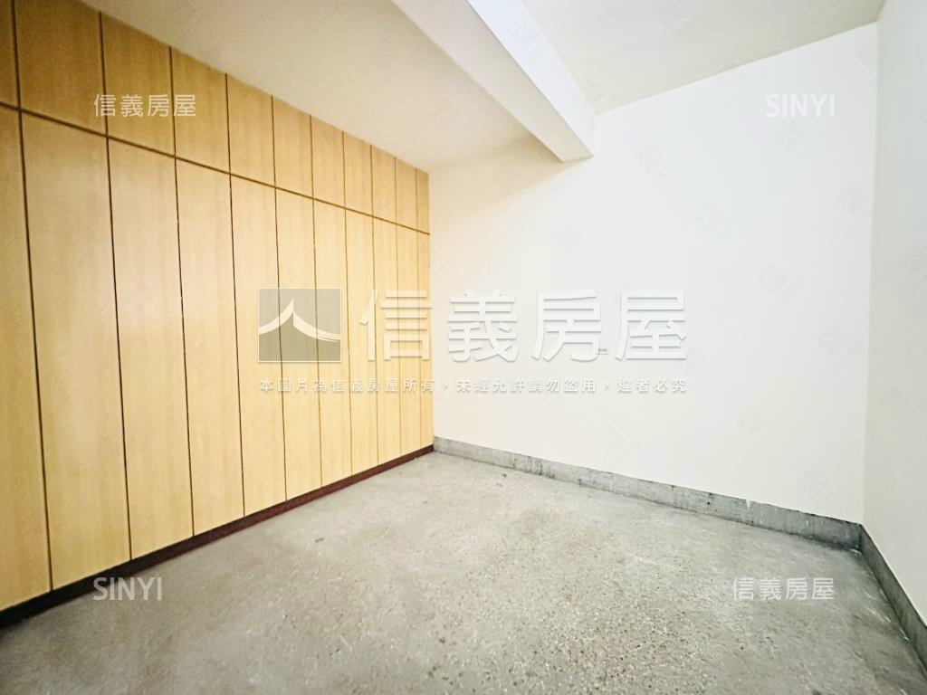 正東光園路綠園道臨路透天房屋室內格局與周邊環境