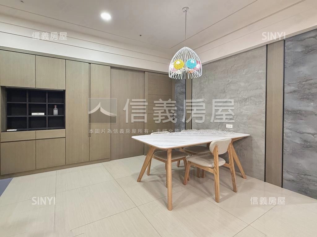 天森鳳山捷運三房平車房屋室內格局與周邊環境