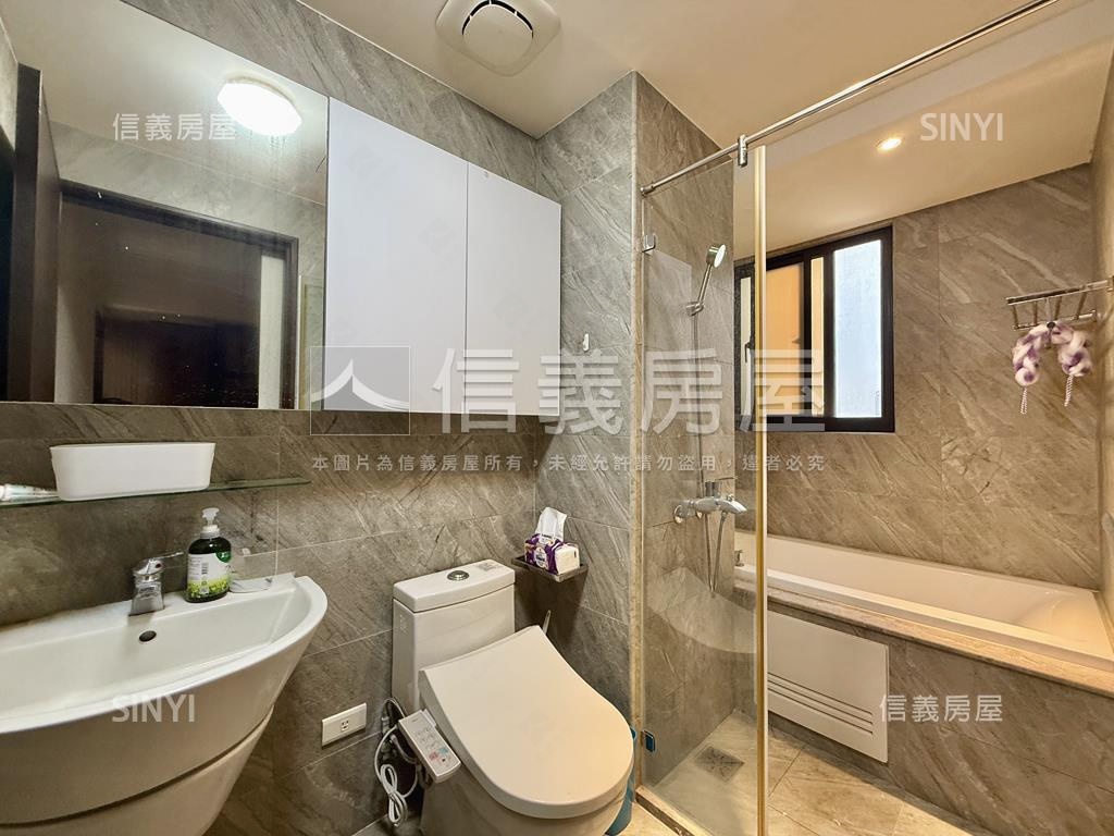 天森鳳山捷運三房平車房屋室內格局與周邊環境