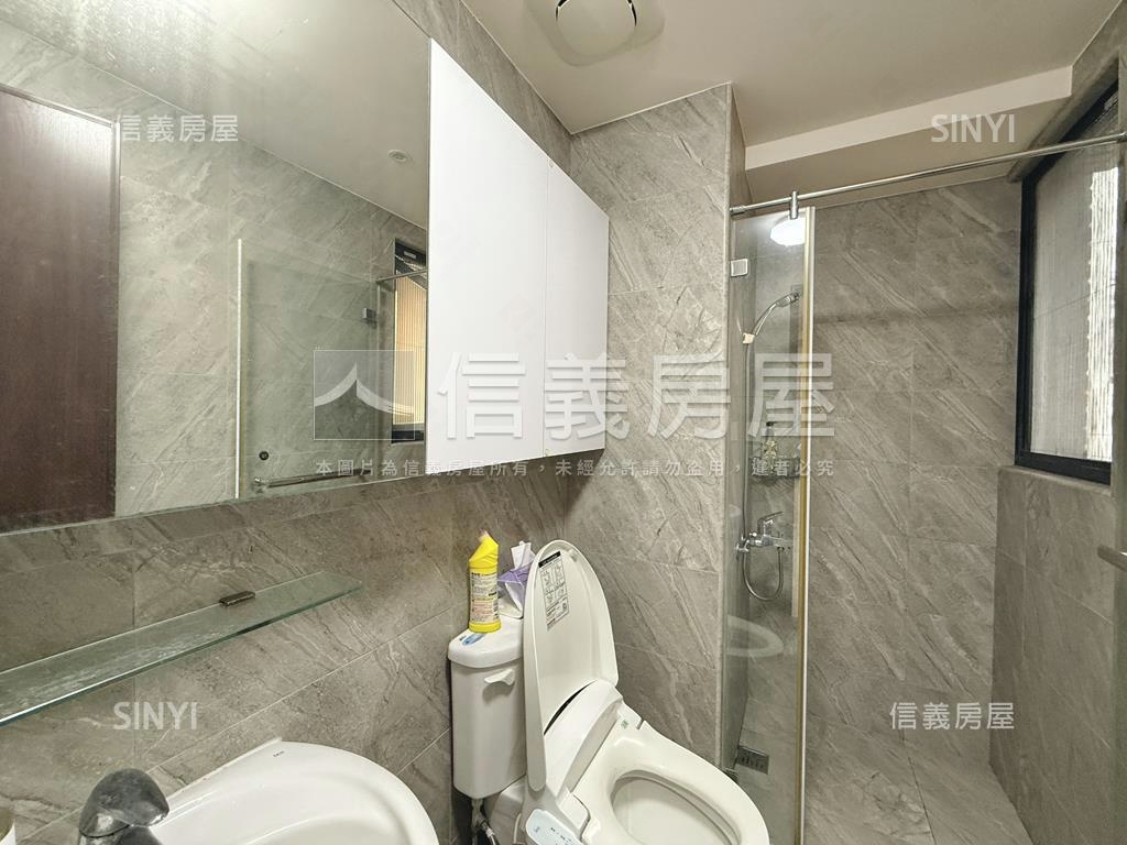 天森鳳山捷運三房平車房屋室內格局與周邊環境