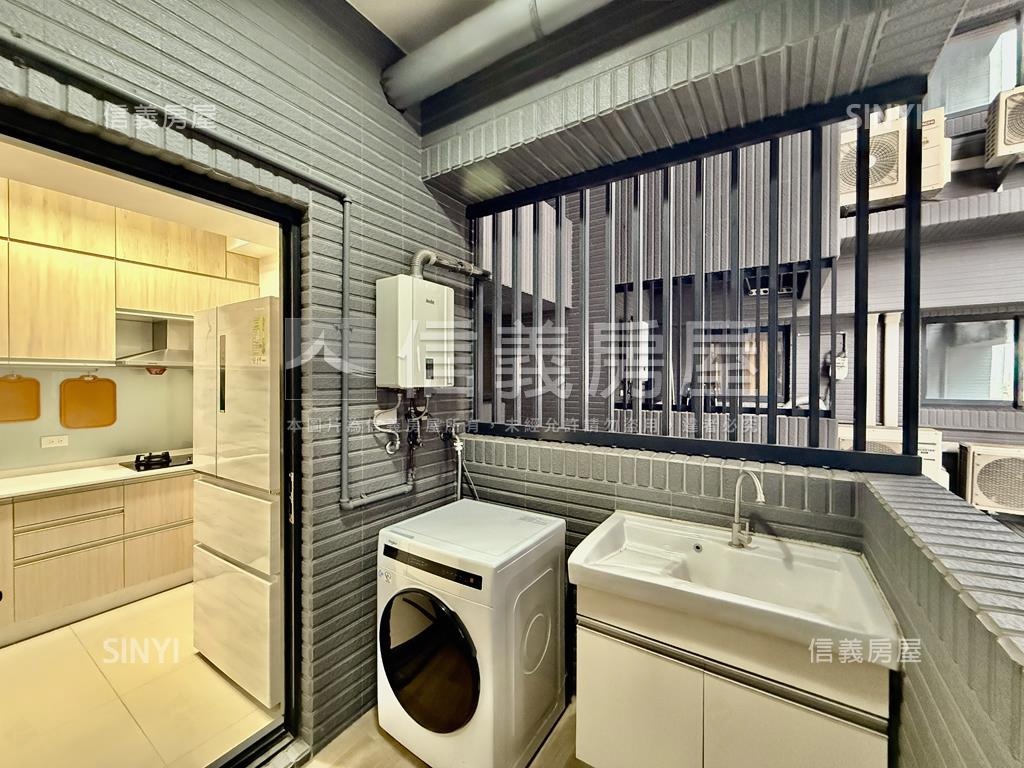 天森鳳山捷運三房平車房屋室內格局與周邊環境