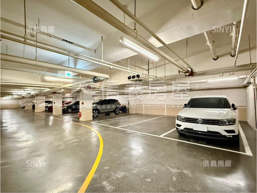 天森鳳山捷運三房平車房屋室內格局與周邊環境