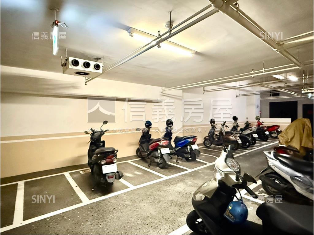 天森鳳山捷運三房平車房屋室內格局與周邊環境