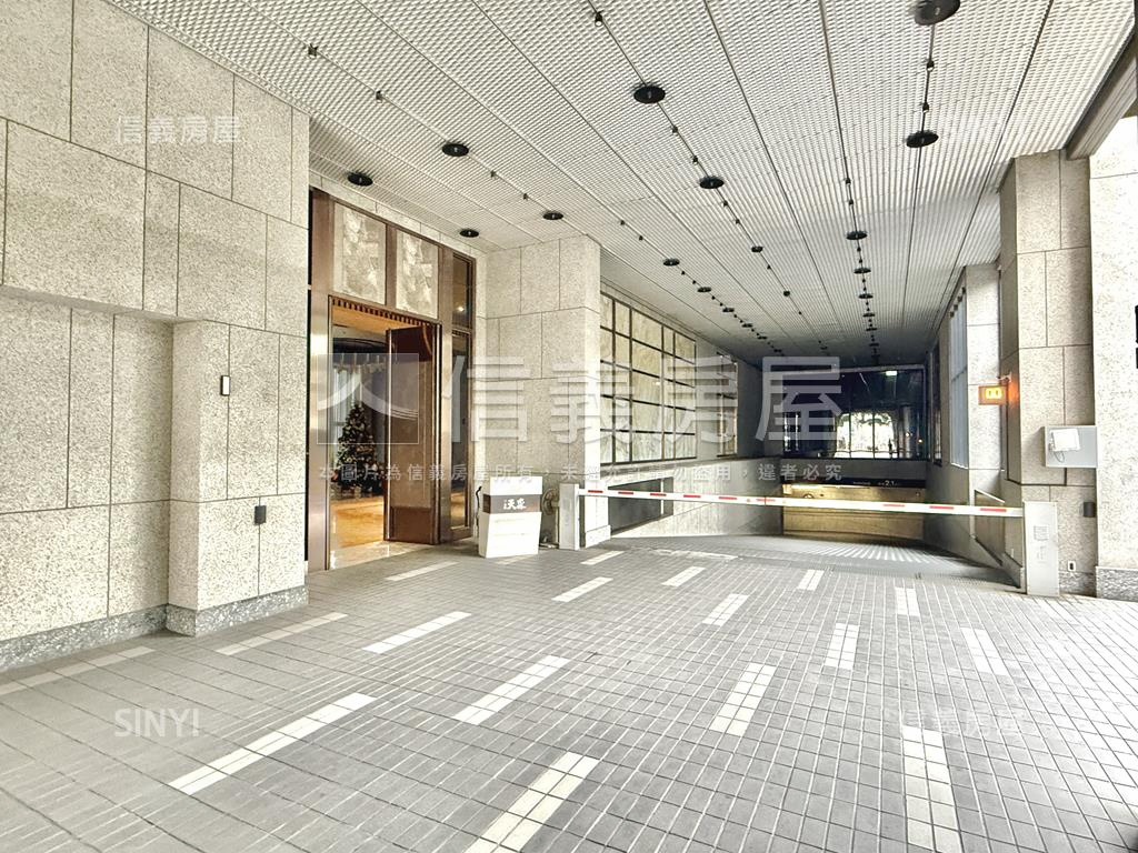 天森鳳山捷運三房平車房屋室內格局與周邊環境