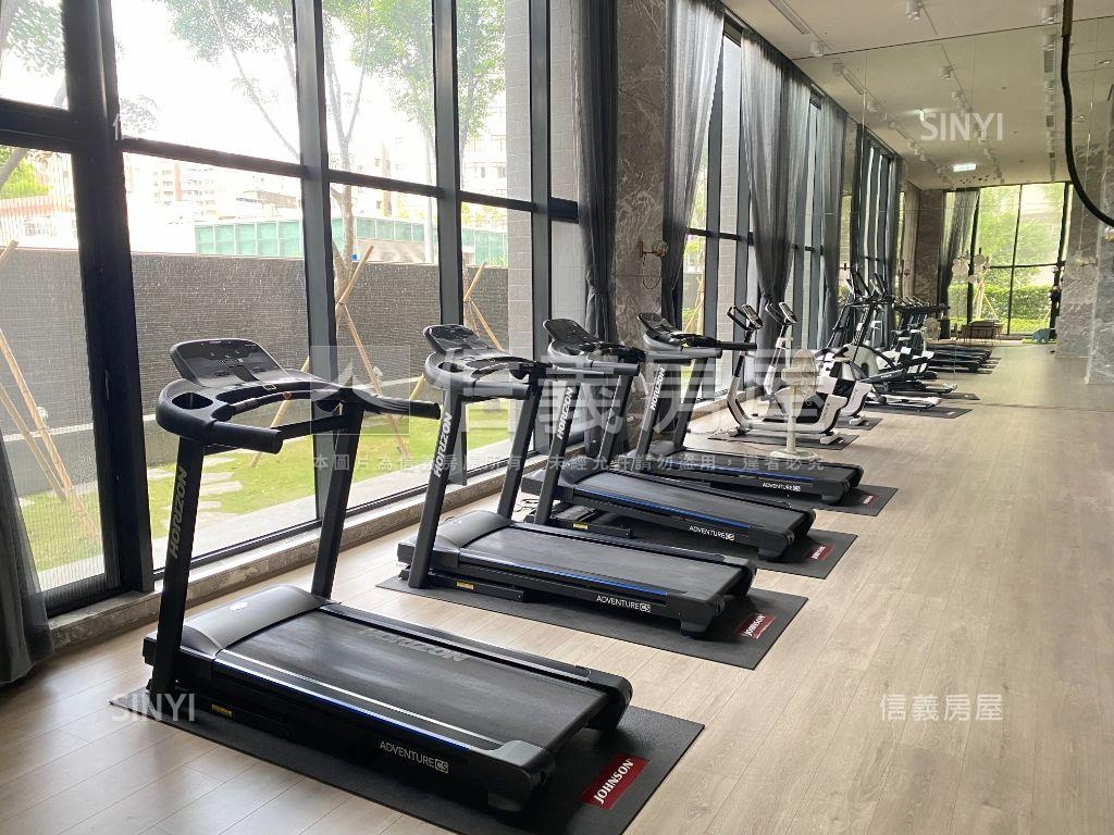 天森鳳山捷運三房平車房屋室內格局與周邊環境