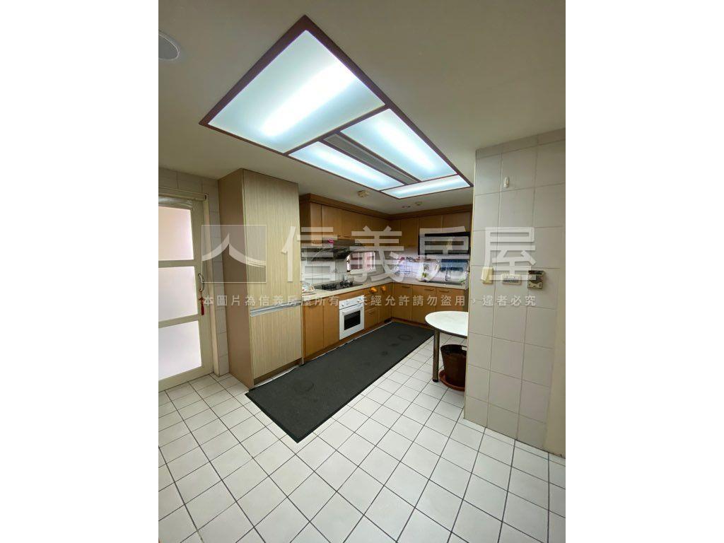 大安尊邸一整層四面環景房屋室內格局與周邊環境