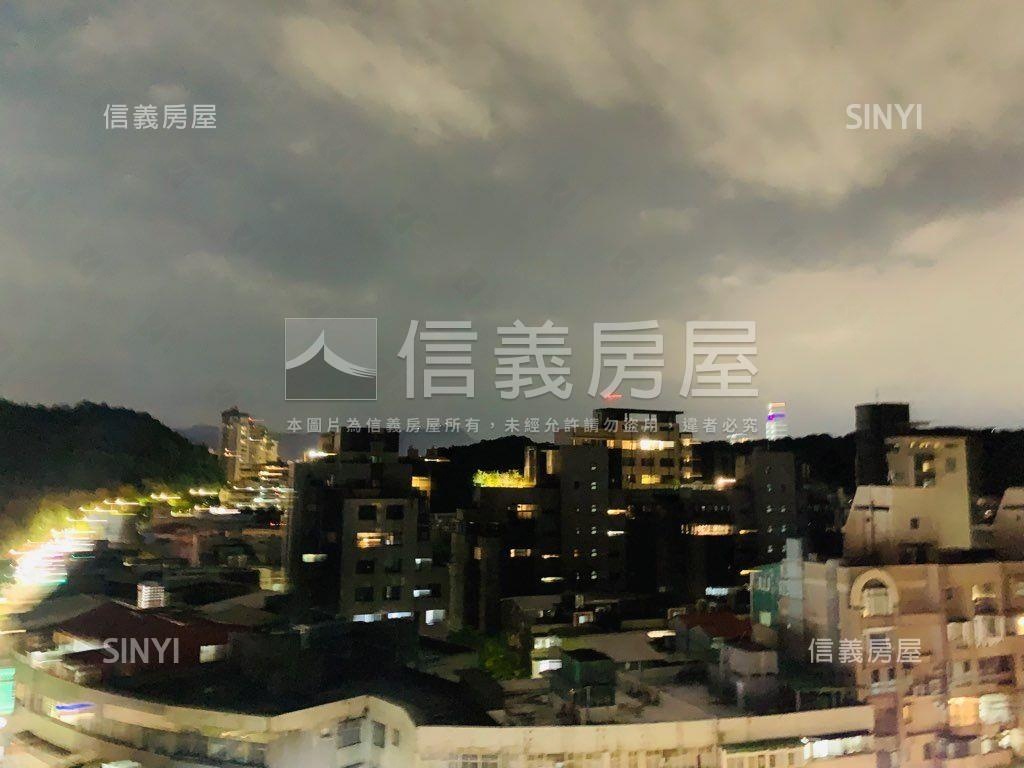 遠眺山景高樓兩房車位房屋室內格局與周邊環境