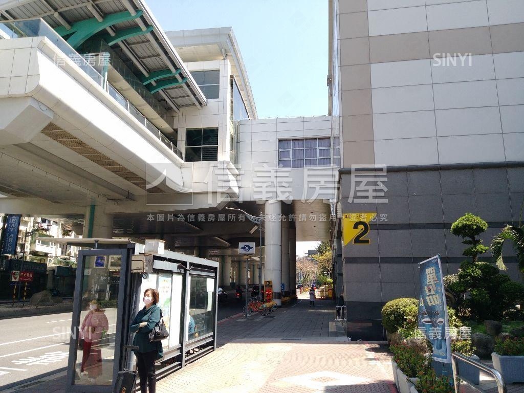 遠眺山景高樓兩房車位房屋室內格局與周邊環境