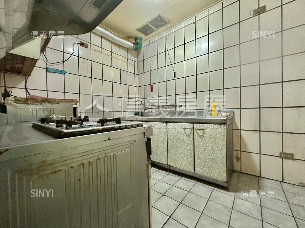 稀有釋出約八米面寬透天房屋室內格局與周邊環境