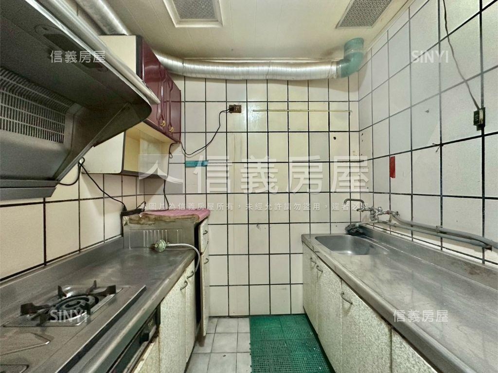 稀有釋出約八米面寬透天房屋室內格局與周邊環境