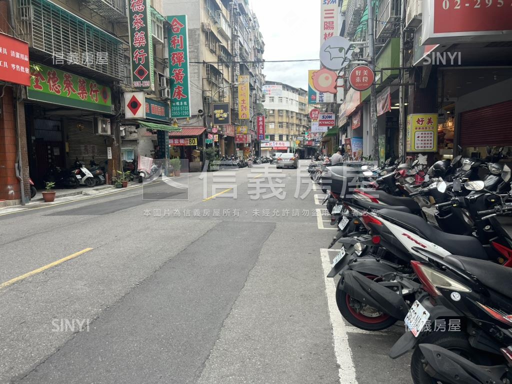 熱鬧黃金金店面房屋室內格局與周邊環境