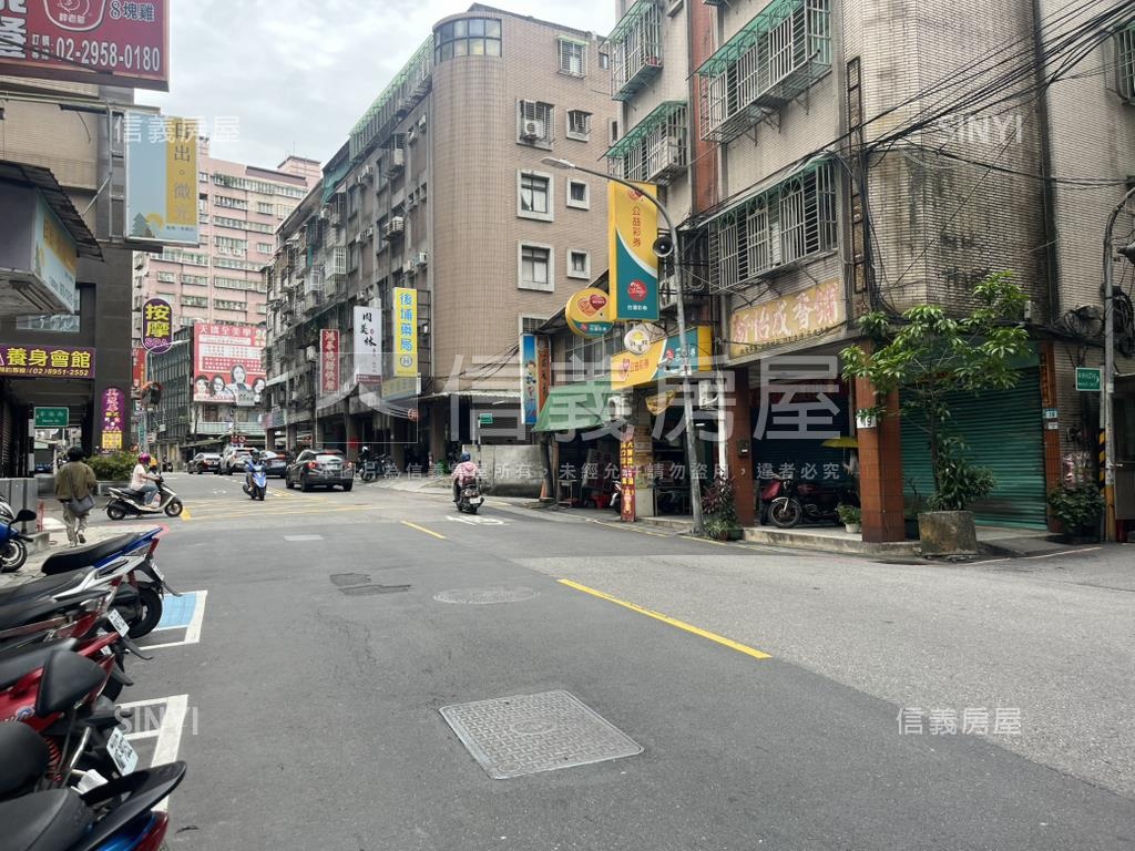 熱鬧黃金金店面房屋室內格局與周邊環境