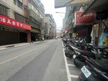 熱鬧黃金金店面