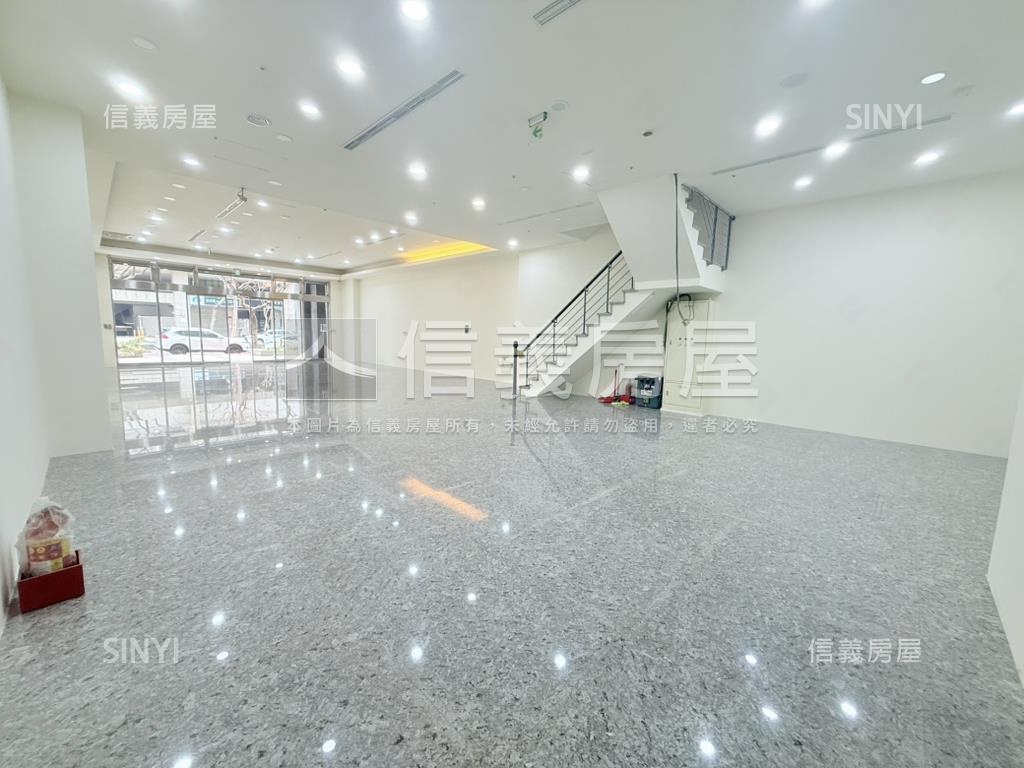 高鐵百坪商業登記角店房屋室內格局與周邊環境