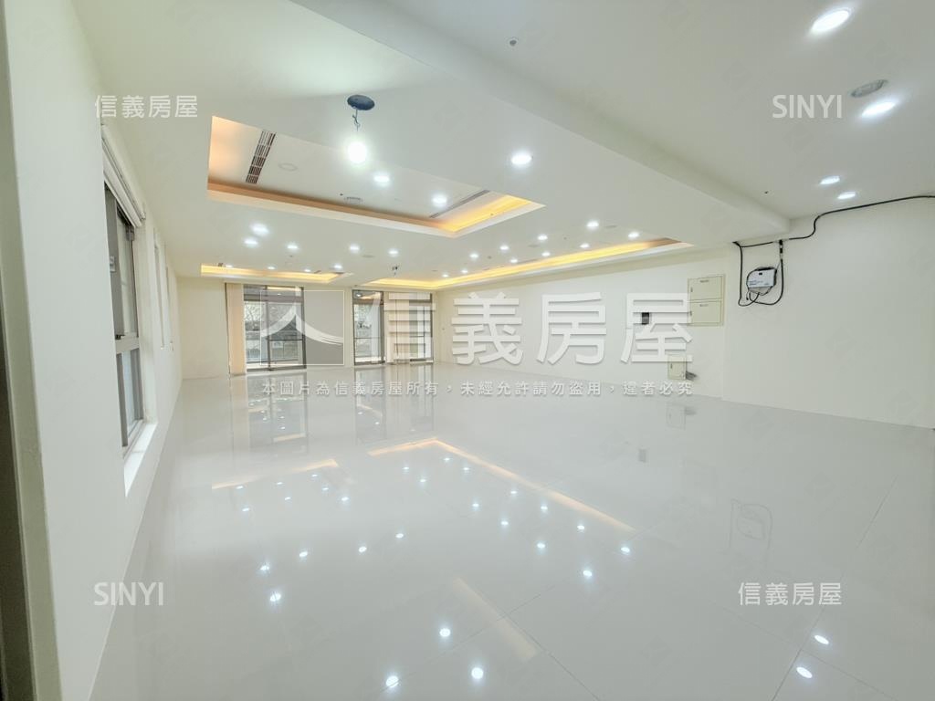 高鐵百坪商業登記角店房屋室內格局與周邊環境