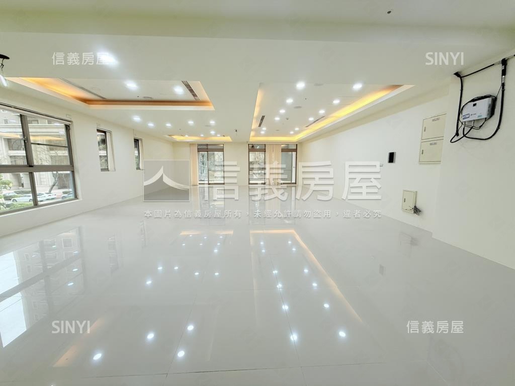 高鐵百坪商業登記角店房屋室內格局與周邊環境
