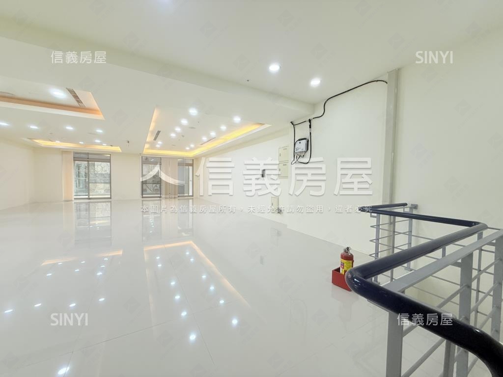 高鐵百坪商業登記角店房屋室內格局與周邊環境