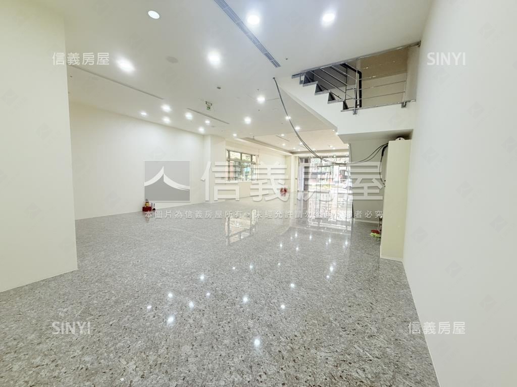 高鐵百坪商業登記角店房屋室內格局與周邊環境