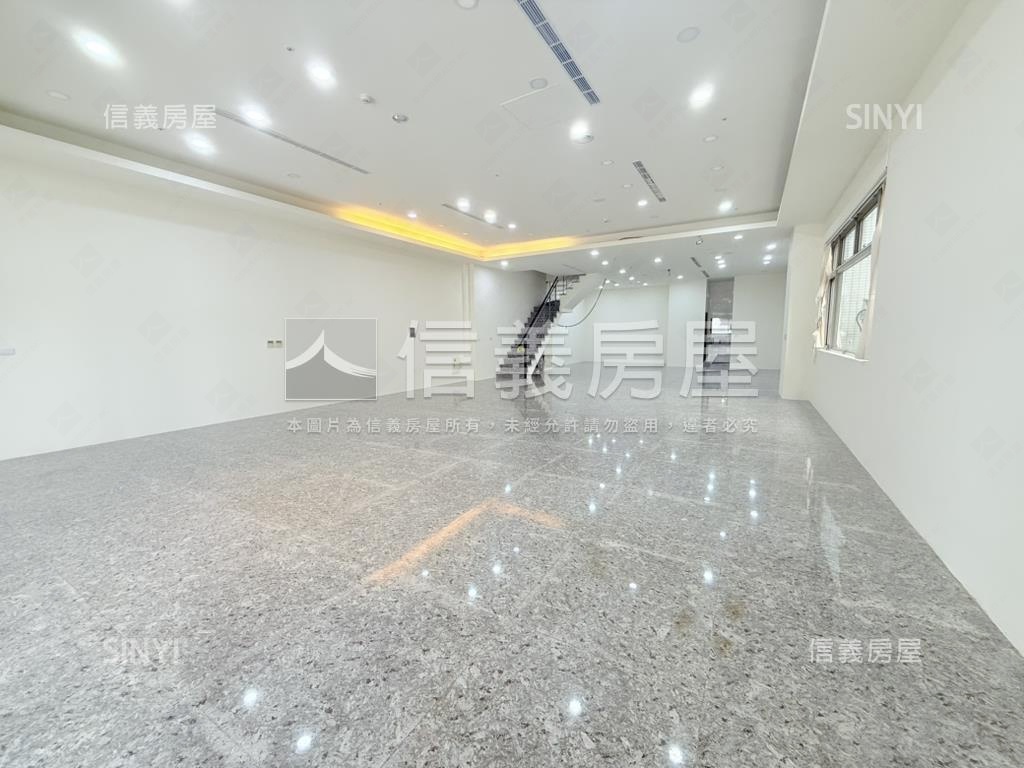 高鐵百坪商業登記角店房屋室內格局與周邊環境