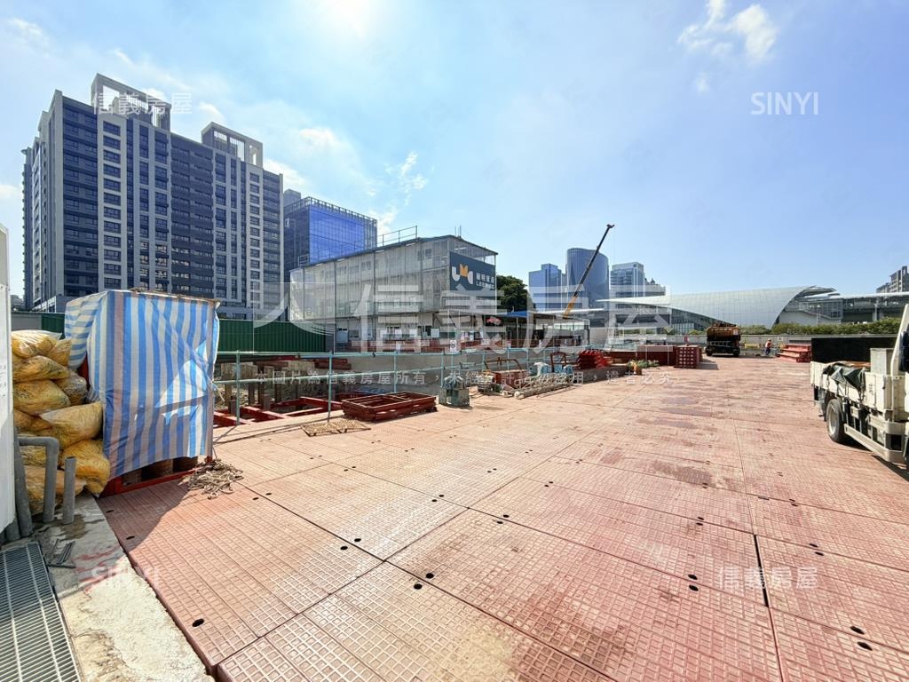 高鐵百坪商業登記角店房屋室內格局與周邊環境