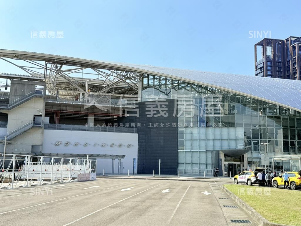 高鐵百坪商業登記角店房屋室內格局與周邊環境