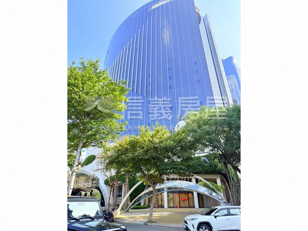 高鐵百坪商業登記角店房屋室內格局與周邊環境