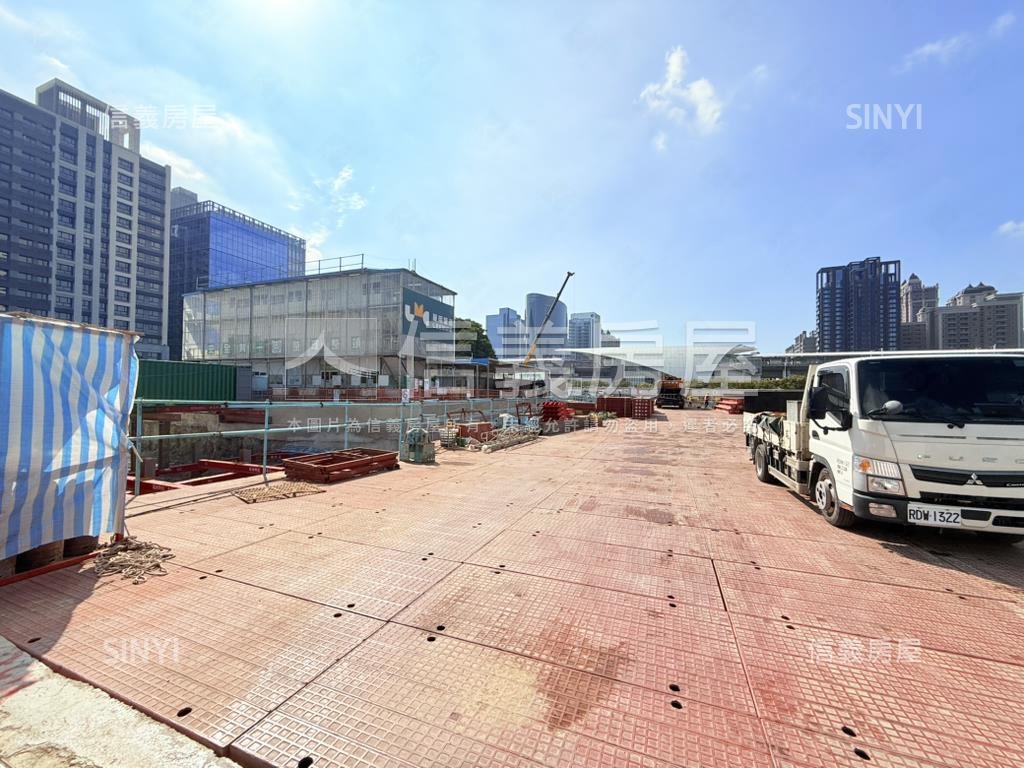 高鐵百坪商業登記角店房屋室內格局與周邊環境