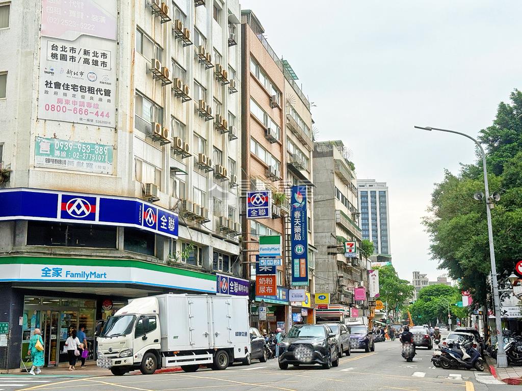 與耀耀首席做鄰居房屋室內格局與周邊環境