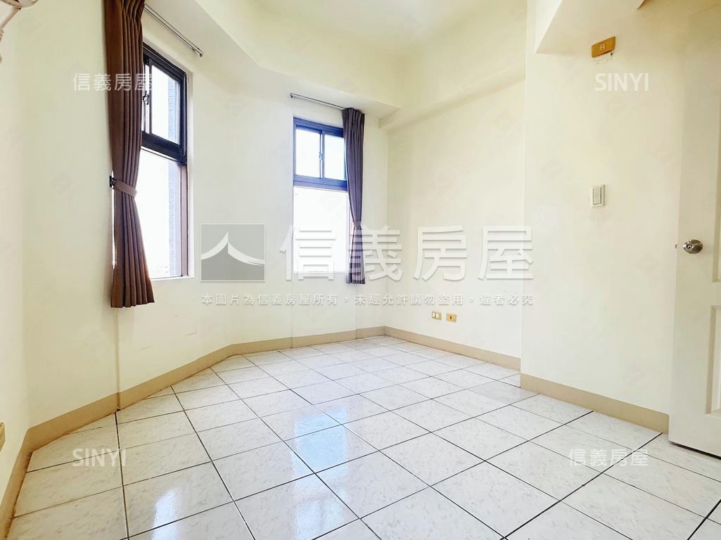 近文山特區優質四房平車房屋室內格局與周邊環境