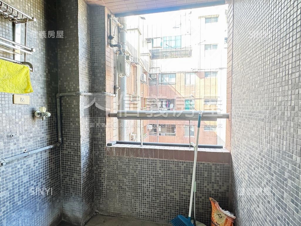 近文山特區優質四房平車房屋室內格局與周邊環境