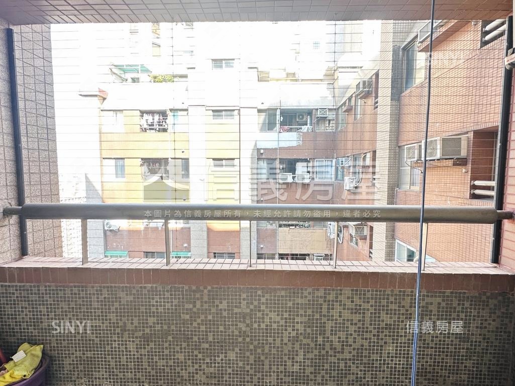 近文山特區優質四房平車房屋室內格局與周邊環境