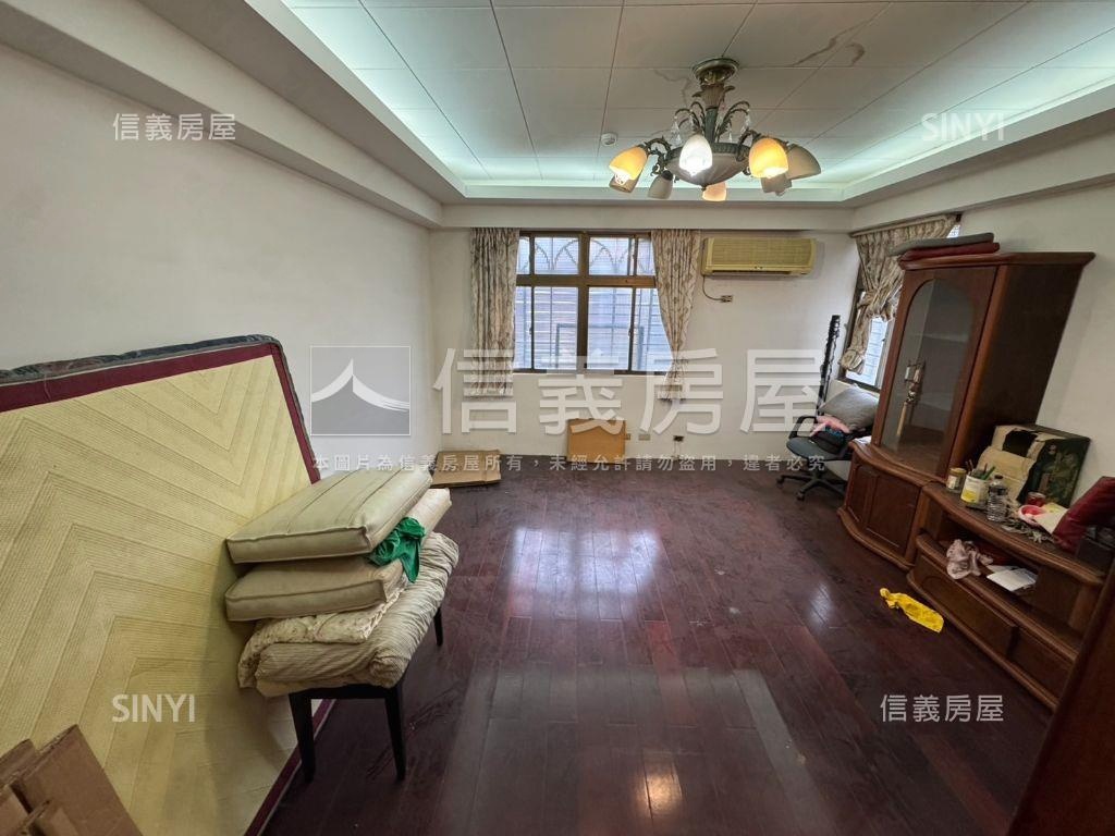 稀有☆新德街大空間含車位房屋室內格局與周邊環境