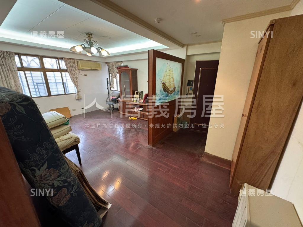 稀有☆新德街大空間含車位房屋室內格局與周邊環境