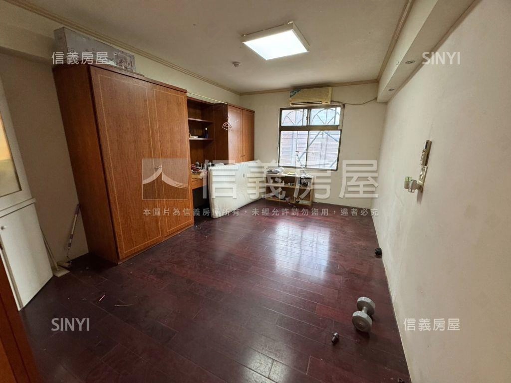 稀有☆新德街大空間含車位房屋室內格局與周邊環境