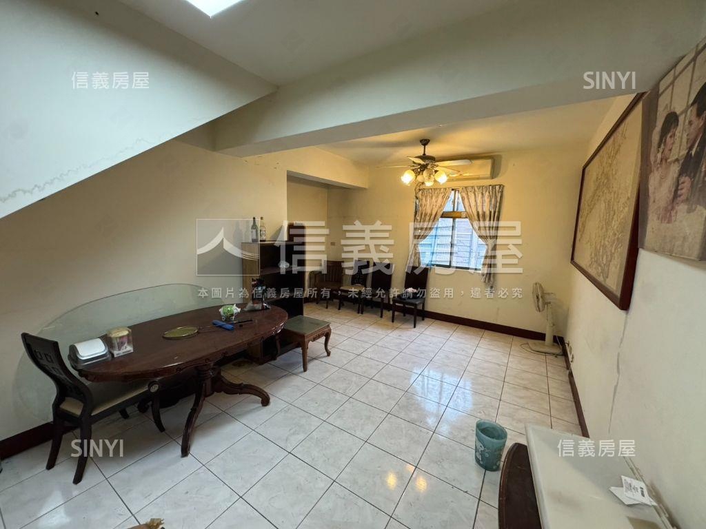 稀有☆新德街大空間含車位房屋室內格局與周邊環境