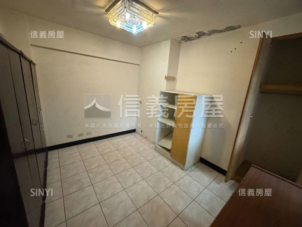 稀有☆新德街大空間含車位房屋室內格局與周邊環境