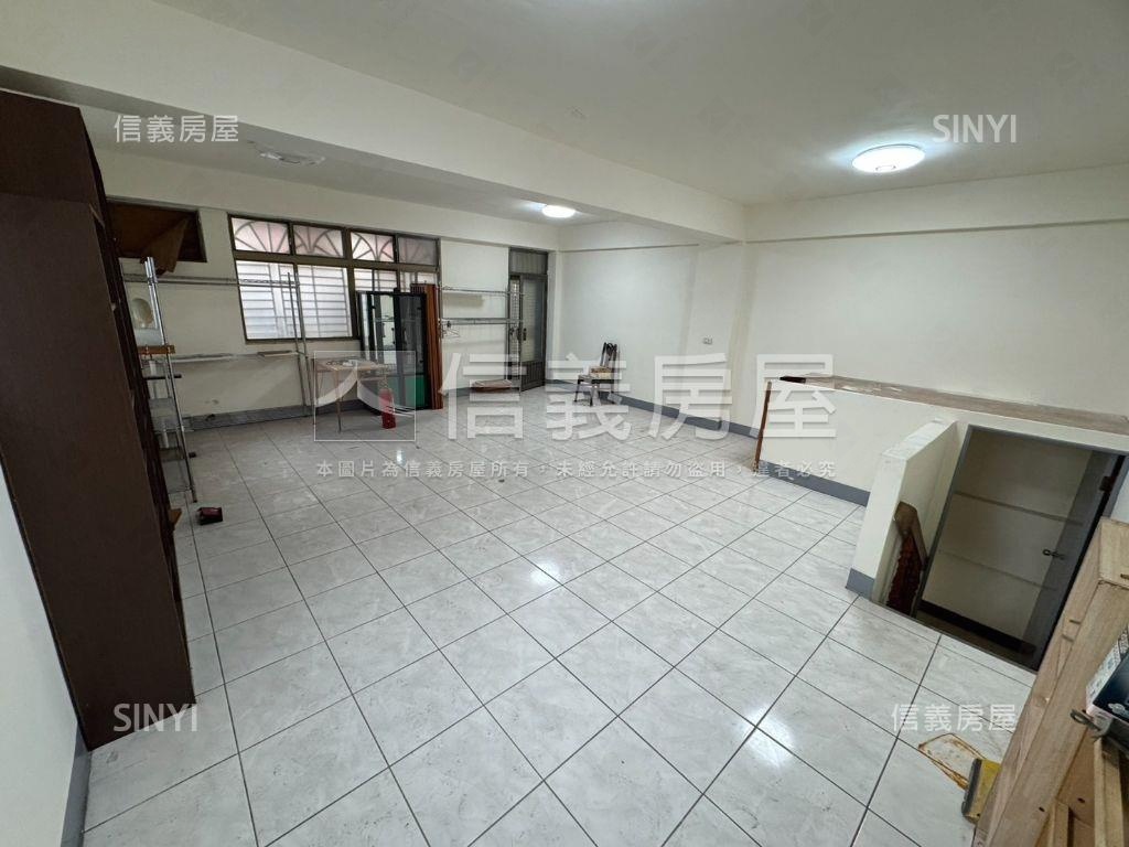 稀有☆新德街大空間含車位房屋室內格局與周邊環境