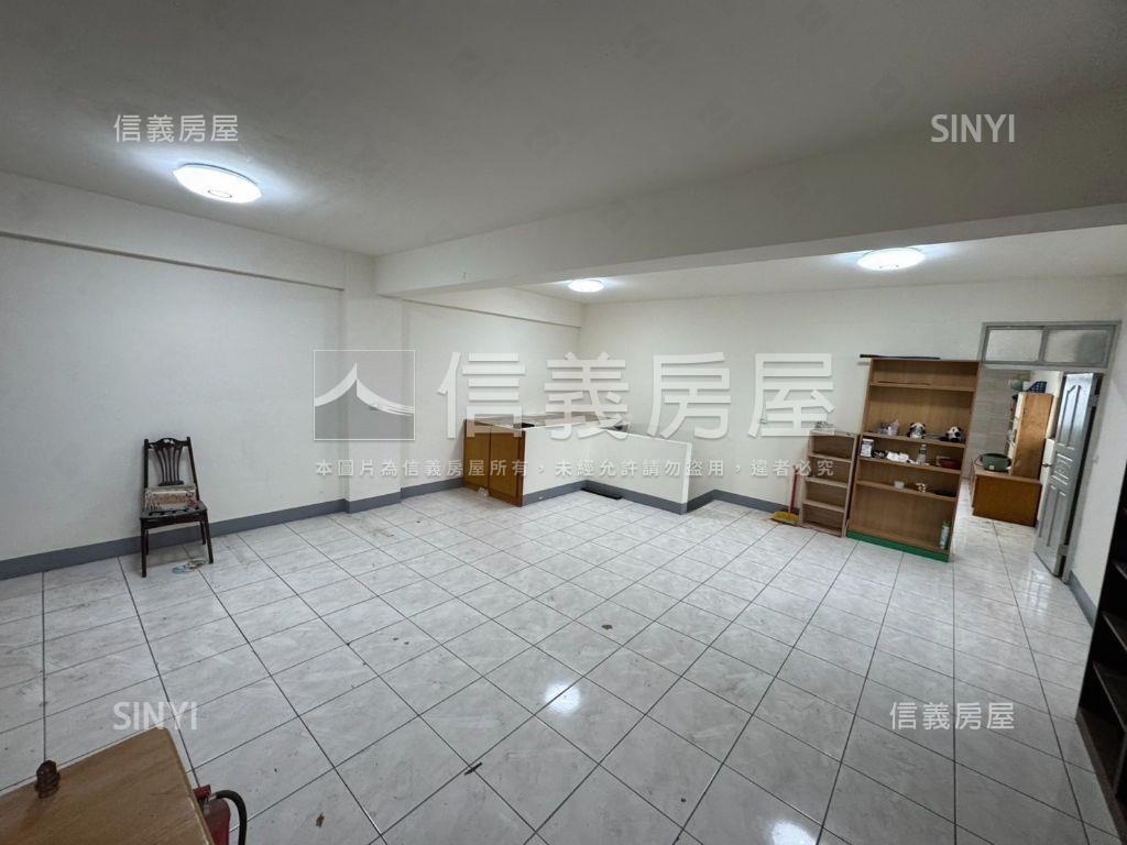 稀有☆新德街大空間含車位房屋室內格局與周邊環境