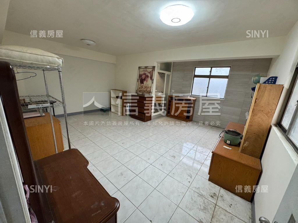 稀有☆新德街大空間含車位房屋室內格局與周邊環境