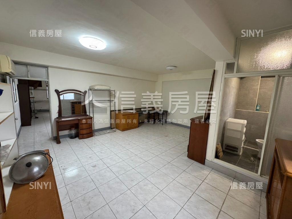 稀有☆新德街大空間含車位房屋室內格局與周邊環境