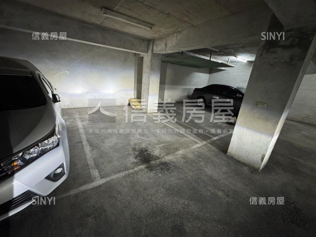 稀有☆新德街大空間含車位房屋室內格局與周邊環境